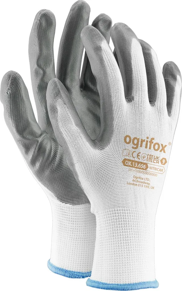 Rękawice ochronne, pokryte szarym nitrylem na białym materiale z niebieskim ściągaczem. Marka Ogrifox. Model: Extra Grip.