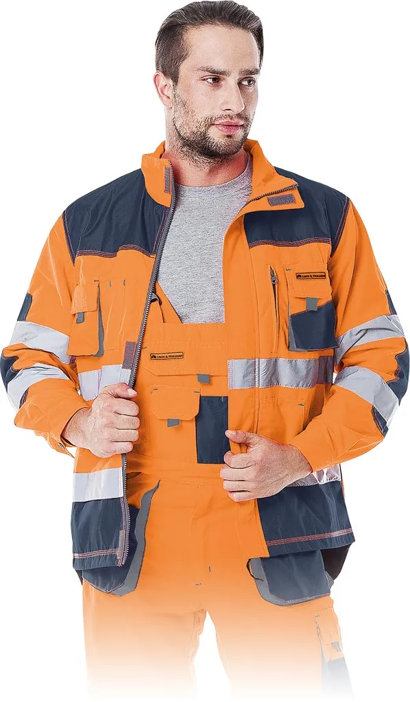 Bluza ochronna FORMEN, pomarańczowo-szara, z elementami odblaskowymi. Posiada zamki błyskawiczne, liczne kieszenie, w tym na piersiach i rękawach, oraz regulowane mankiety. Idealna do prac wymagających widoczności i ochrony.