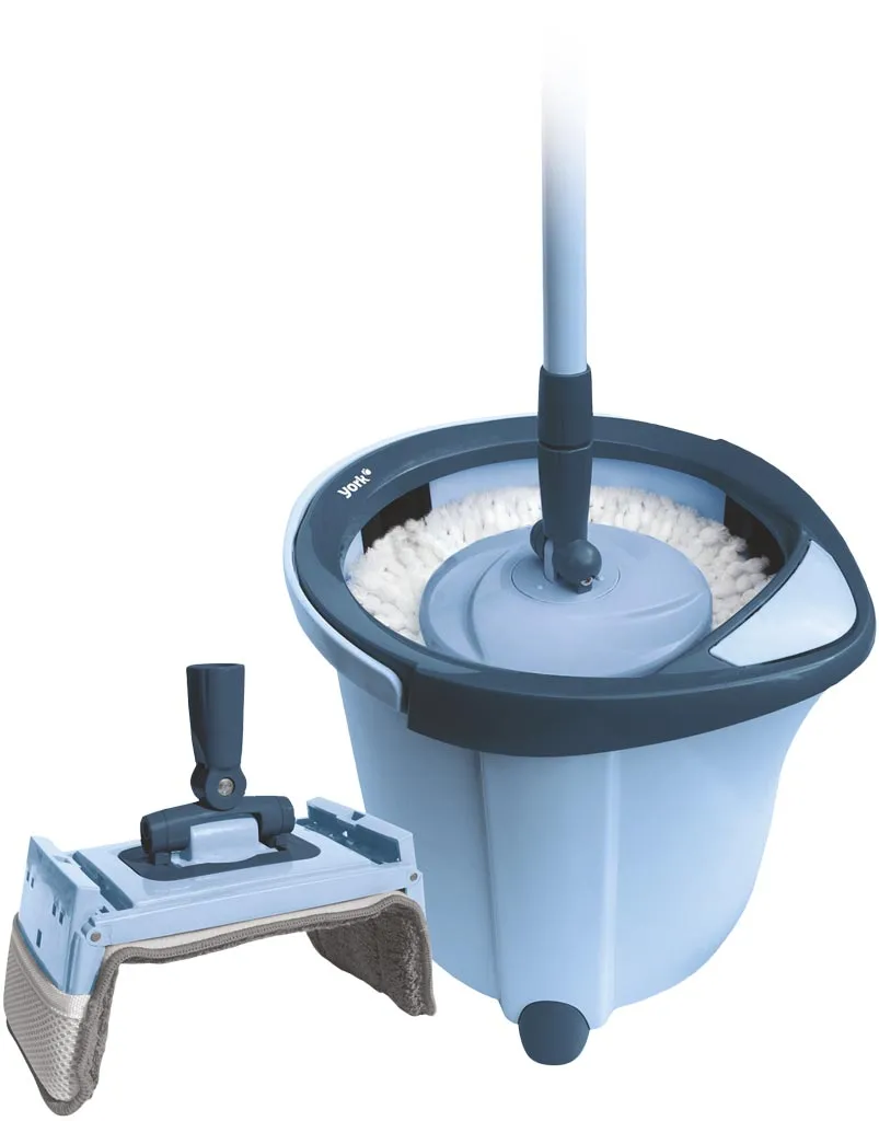 Na obrazku widoczny jest mop obrotowy SPECIAL z niebieskim wiadrem. Wiadro ma wbudowaną funkcję odwirowywania i jest wyposażone w pedał do obsługi mechanizmu. Mop posiada białą nakładkę czyszczącą.