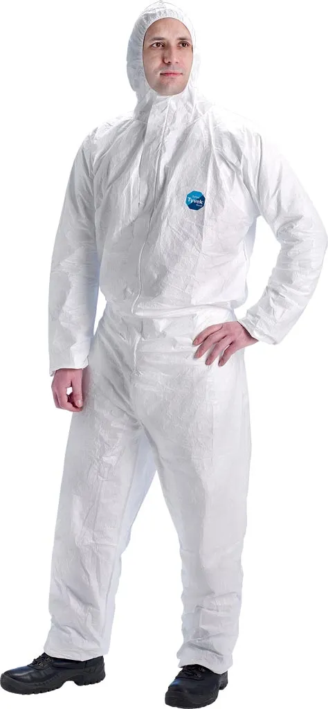 Kombinezon ochronny TYVEK®400 Dual, kolor biały, zintegrowany kaptur, zapięcie na zamek, elastyczne mankiety na nadgarstkach i kostkach.