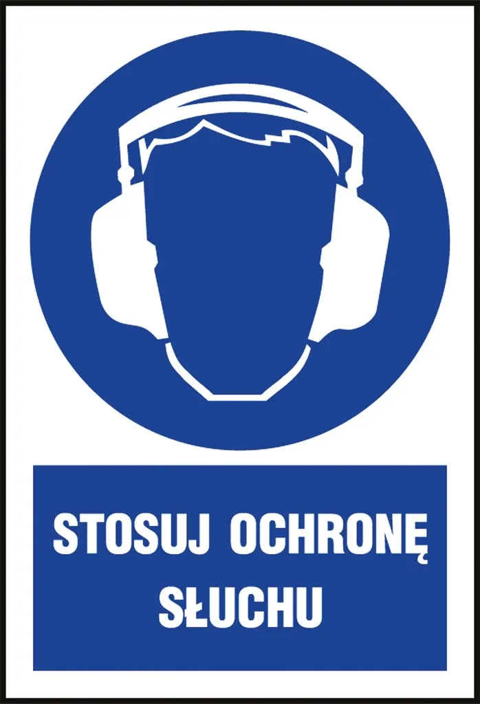 Znak BHP nakazujący stosowanie ochrony słuchu, przedstawia sylwetkę głowy z nausznikami ochronnymi na niebieskim tle. Pod symbolem znajduje się napis „STOSUJ OCHRONĘ SŁUCHU”.