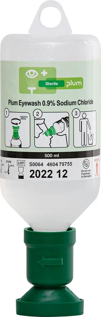 Płyn do płukania oczu Eye Wash 0,9% Sodium Chloride, pojemność 500 ml. Butelka z etykietą zawiera instrukcje użycia i datę ważności (2022-12). Produkt przeznaczony jest do użytku w sytuacjach awaryjnych.