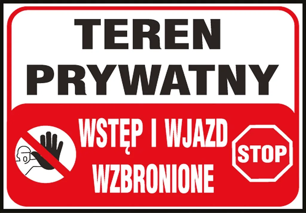 Tablica ostrzegawcza w kolorze białym z czerwonym obramowaniem, zawiera napis „TEREN PRYWATNY WSTĘP I WJAZD WZBRONIONE” z grafiką dłoni i znakiem „STOP”.