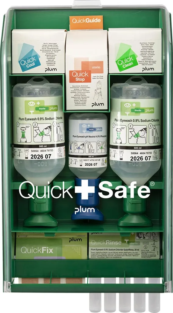 Stacja pierwszej pomocy QuickSafe® Complete zawiera różne opatrunki, plastry, zimny spray oraz środki do czyszczenia oczu i oparzeń, umieszczone w wyraźnie oznakowanych pojemnikach dla łatwej identyfikacji.