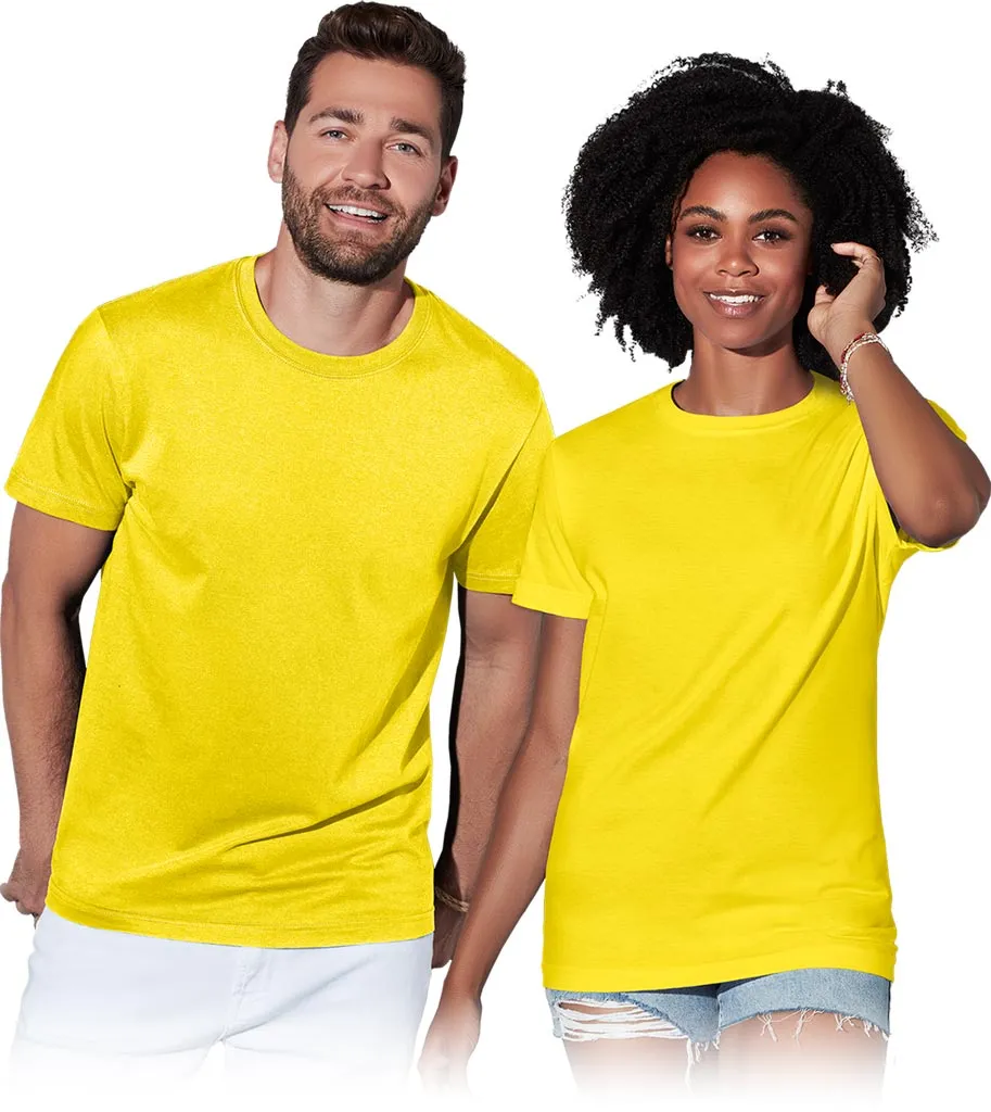 T-shirt ST2000 w kolorze jasnożółtym, o klasycznym kroju z krótkimi rękawami, odpowiedni zarówno dla mężczyzn, jak i kobiet.