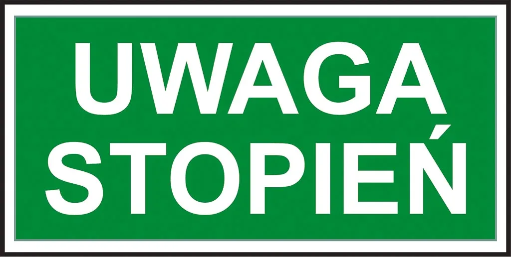 Zielony prostokątny znak z białymi napisami „UWAGA STOPIEŃ”, służący jako ostrzeżenie przed potencjalnym zagrożeniem.
