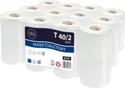 Pakiet białego papieru toaletowego, zawiera 12 rolek. Każda rolka ma dwie warstwy. Na opakowaniu logo producenta oraz oznaczenia dotyczące recyklingu.