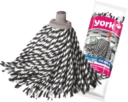 Końcówka mopa z bawełnianymi frędzlami w czarno-białe pasy przypominające wzór zebry, zamocowana na plastikowym uchwycie. Opakowanie z logiem 