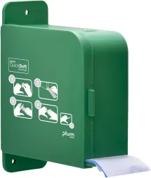 Zielony dyspenser QuickSoft marki Plum, przeznaczony do wydawania bandaża. Na obudowie umieszczone są instrukcje użytkowania prezentujące jak prawidłowo nakładać bandaż.