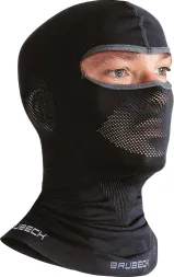 Kominiarka BRUBECK® w kolorze czarnym, z siateczką na ustach i nosie zapewniającą lepszą wentylację. Logo marki widoczne na szyi.