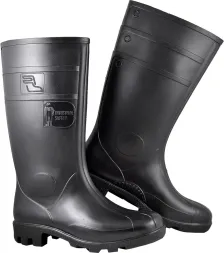 Czarne, wysokie gumowe buty zawodowe z cholewką sięgającą poniżej kolan, wyposażone w gruby, antypoślizgowy bieżnik. Na boku cholewki widoczne logo producenta.