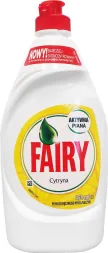 Biała butelka płynu do mycia naczyń Fairy o pojemności 450 ml z zielonym akcentem i napisem 