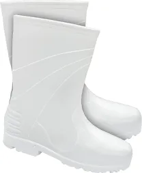 Na obrazie widoczne są białe, gumowe buty robocze o wysokości za kostkę, z wyraźnymi wzmocnieniami na palcach i pięcie oraz ozdobnymi liniami na cholewce.