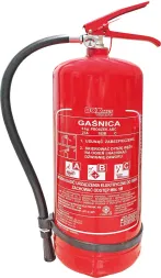 Czerwona gaśnica proszkowa 6 kg z wężem i manometrem, oznaczona klasami pożaru A, B, C. Na etykiecie znajdują się instrukcje i dane techniczne.