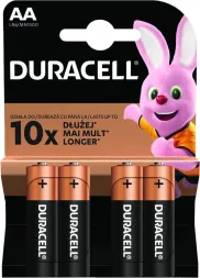 Opakowanie czterech baterii alkalicznych Duracell LR6/AA, twierdzące, że działają do 10 razy dłużej.