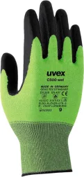 Rękawice ochronne UVEX C500 FOAM, kolor zielony z czarną powłoką na palcach i dłoni, wykonane z tworzywa sztucznego. Na nadgarstku etykieta z nazwą modelu i symbolami norm bezpieczeństwa. Rozmiar 9.