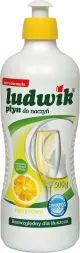Biała butelka płynu do mycia naczyń Ludwik o pojemności 500 ml. Na etykiecie widnieje cytryna i talerz, a także informacja o 50% więcej mycia. Charakteryzuje się działaniem biodegradowalnym.