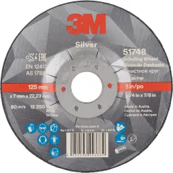 Tarcza szlifierska marki 3M, model Silver 51748. Średnica 125 mm, grubość 7 mm, otwór 22,23 mm. Prędkość maksymalna 12,250 RPM, ziarnistość 80. Wyprodukowana w Austrii.