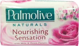 Opakowanie różowego mydła Palmolive Naturals Nourishing Sensation. Zawiera płatki róż i mleko.
